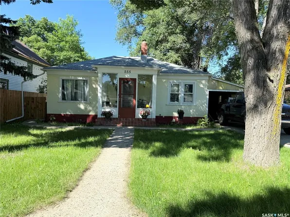 555 2nd STREET E, Shaunavon, SK S0N 2M0