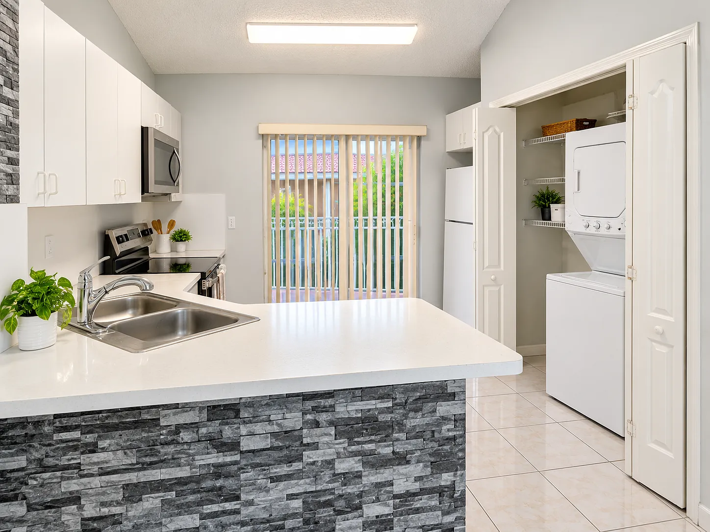 2 bed, 1110 sqft, $2,245 — Photo 4