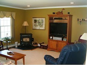 2nd image of 7 Finch Dr