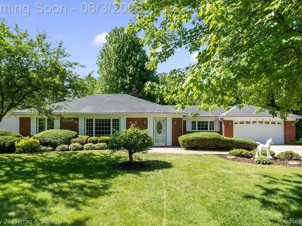 1720 Willowood Rd, Rochester Hills, MI 48307