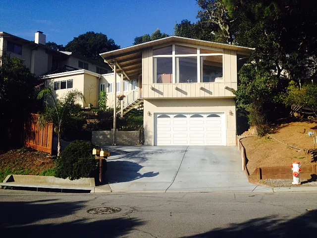 1601 Notre Dame Ave photo 1