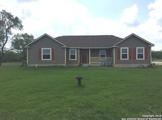 882 North Trl, Pleasanton, TX 78064
