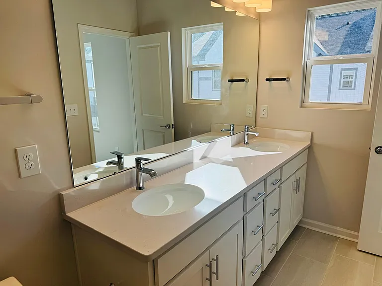 1412 Blanche St — Photo 5