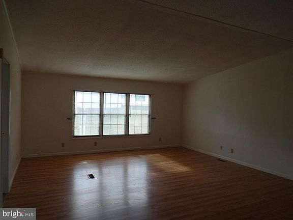 2nd image of 82 Meadow Run Pl
