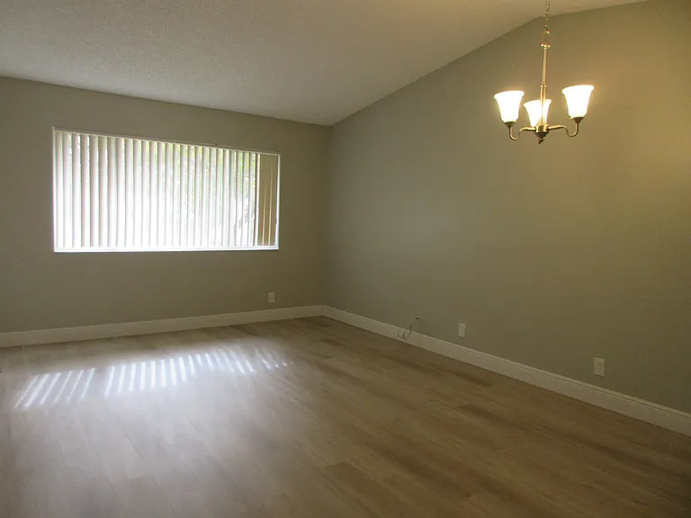 11448 NW 42nd St — Photo 7