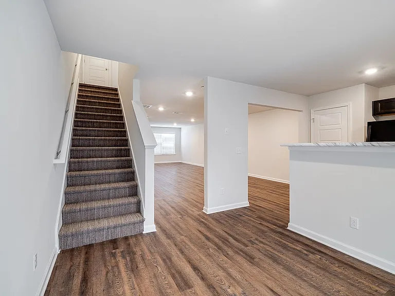 8 Red Robin Ct — Photo 3