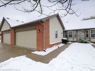 1856 N Kenwyck Dr, Ypsilanti, MI 48198