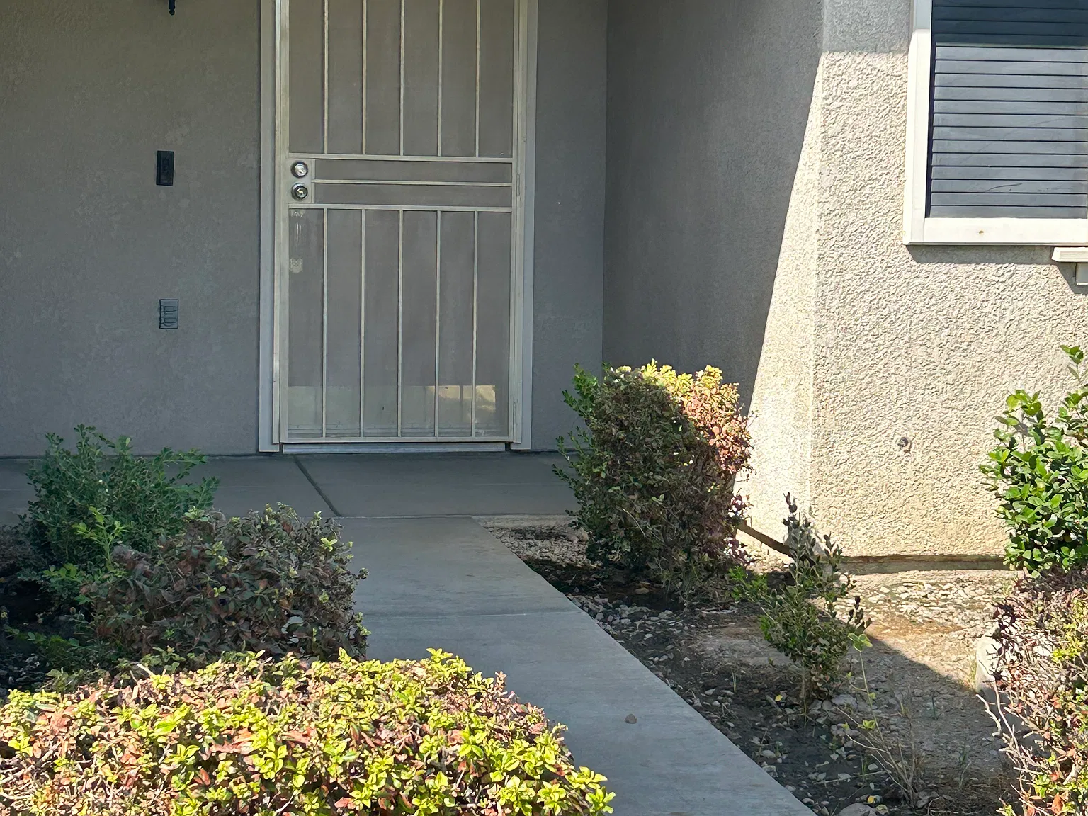 3 bed, 1300 sqft, $2,300 — Photo 2