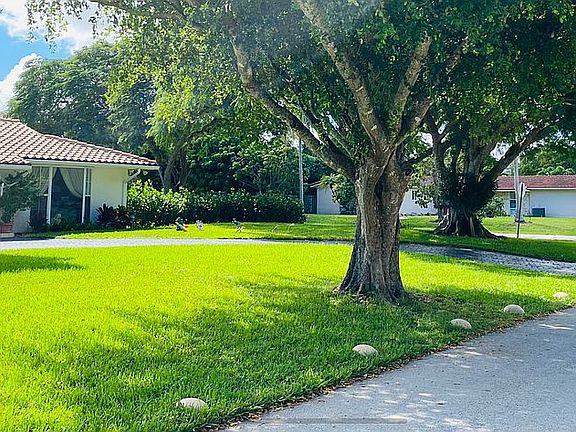3rd image of 8562 SW 148th Ter