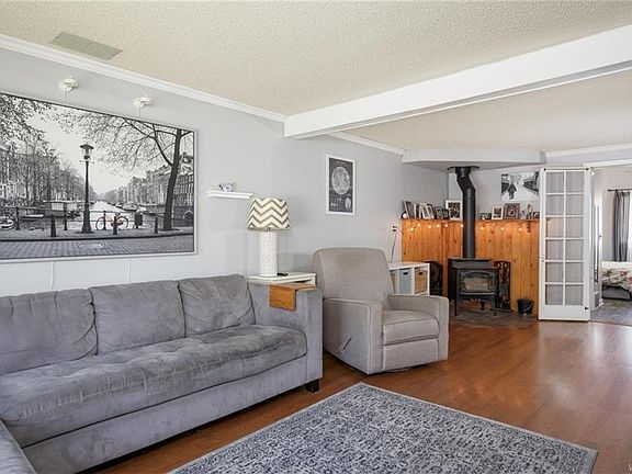 2nd image of 81 Fontaine Dr
