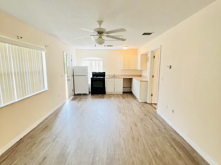 337 Coconut Palm Way #B — Photo 7