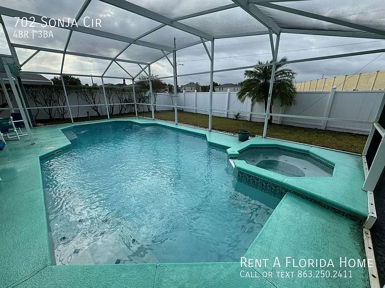 702 Sonja Cir — Photo 2