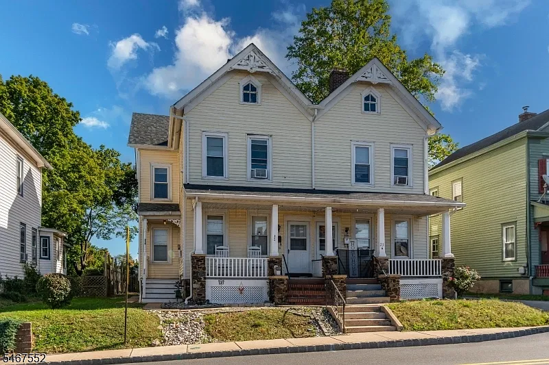 1 bed, 1.0 bath, $2,100 — Photo 1