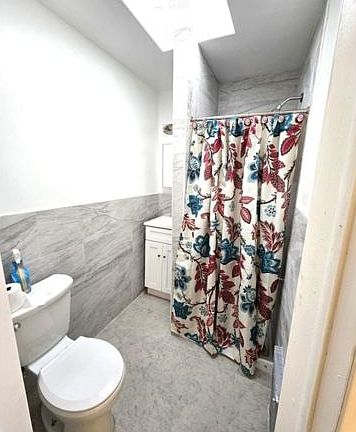 2nd image of 918 E 88th St APT 2R