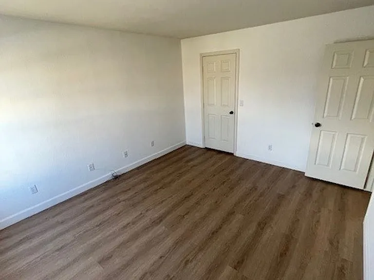 8401 Sewards Bluff Ave — Photo 32