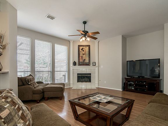 5th image of 4213 English Ivy Dr
