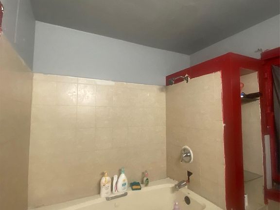 5th image of 2545 Fullerton St