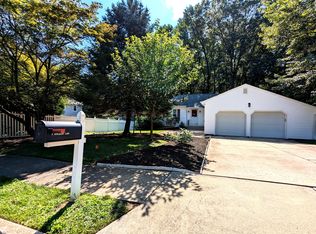 4 Spradley Ln, Middletown, NJ 07748