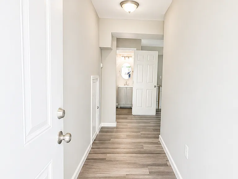 209 River Oaks Dr #E — Photo 2