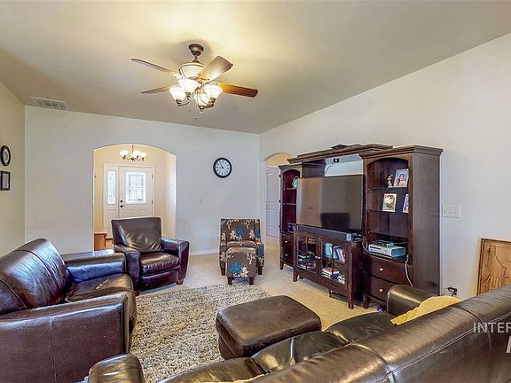 3rd image of 437 Canyon Crest Dr