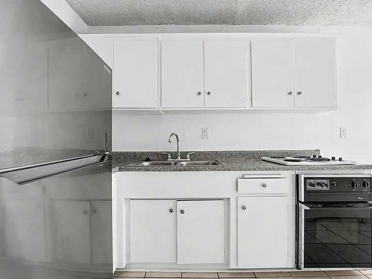Hollywood Apartments — Photo 44