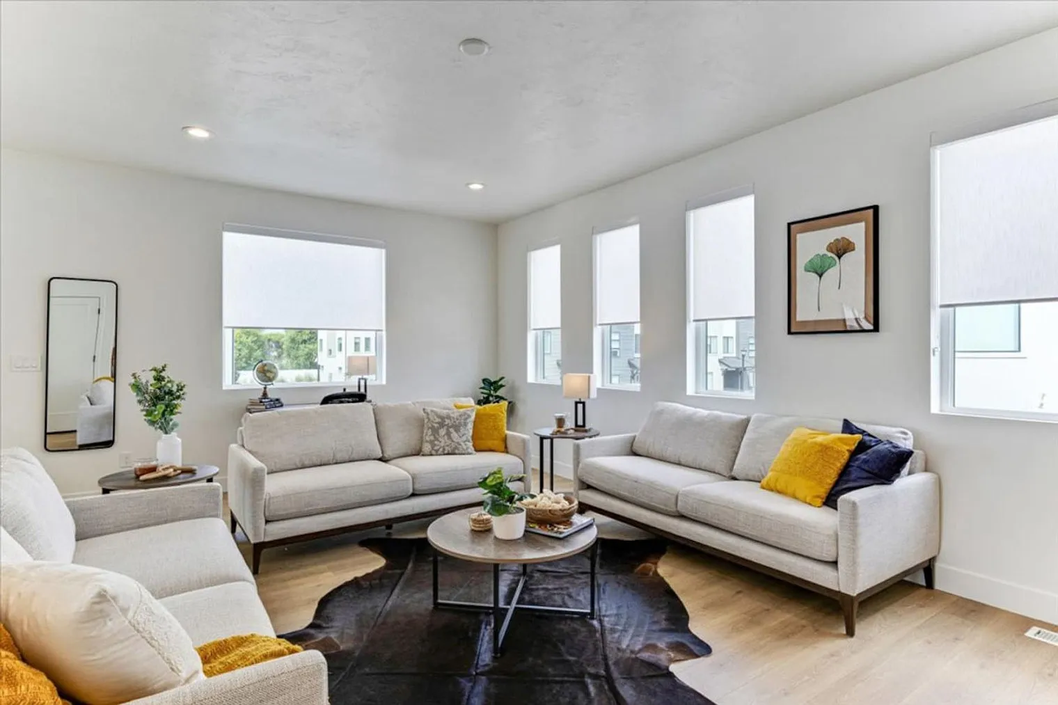 4 bed, 3.0 bath, 1991 sqft, $4,615 — Photo 4