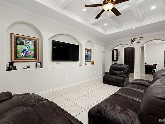 2nd image of 204 Los Laureles Dr