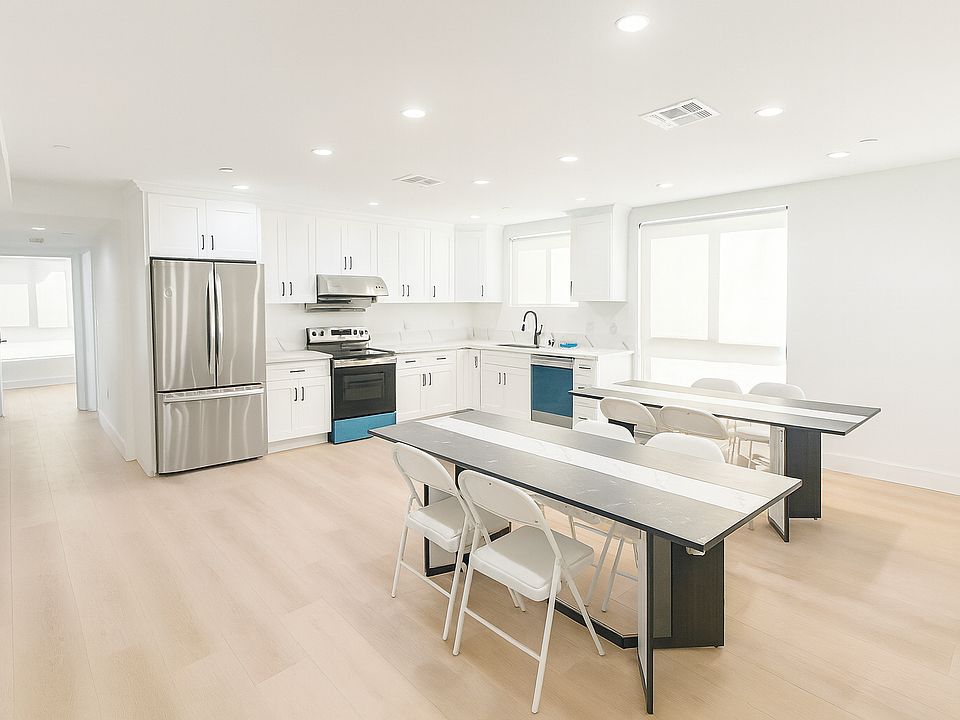 1st image of 1447 W 36th Pl