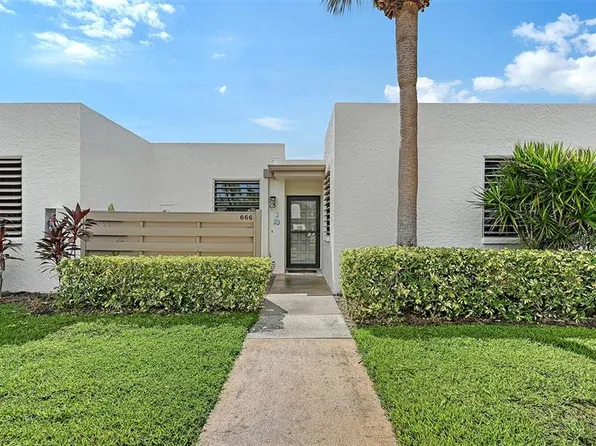 666 WOODLAWN DRIVE #666, BRADENTON, FL 34210