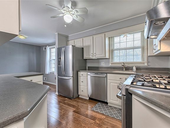 3rd image of 106 Yellowstone Dr