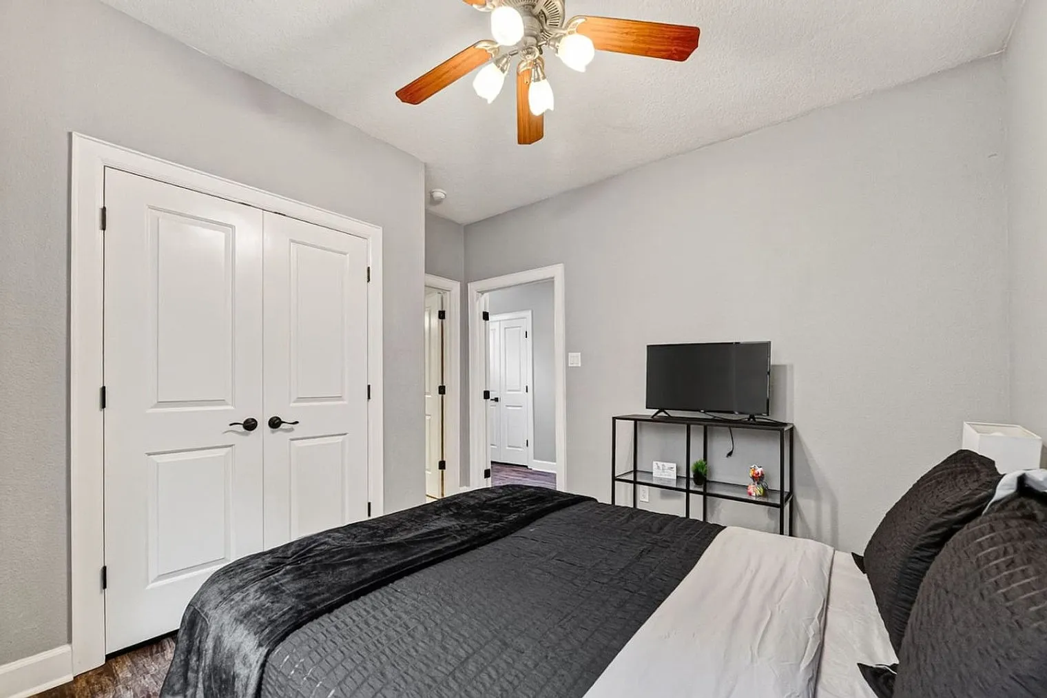 2 bed, 2.0 bath, 1819 sqft, $4,571 — Photo 4