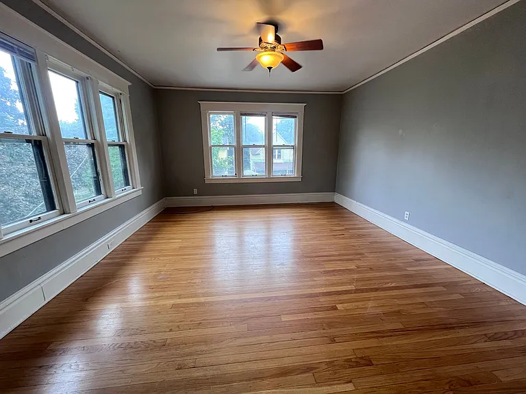 254 Warren Ave SE — Photo 3