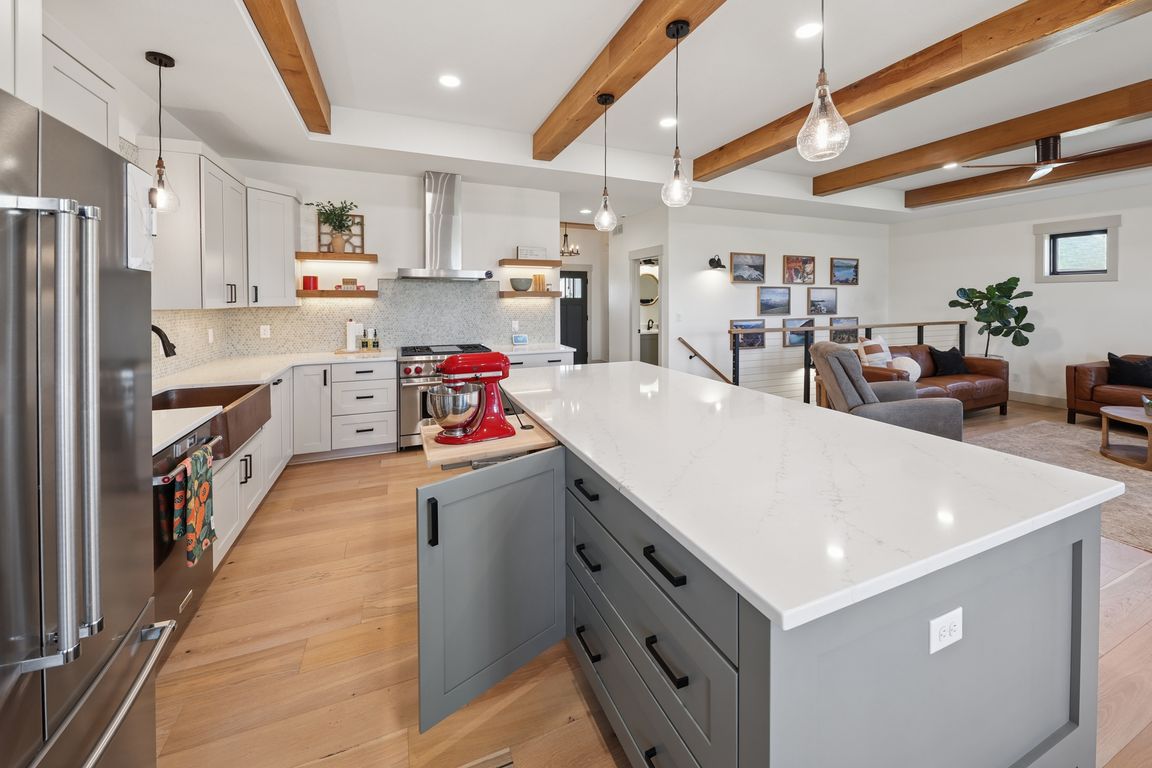 next background image