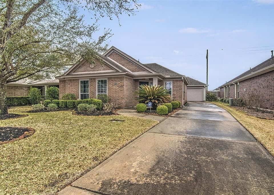 1st image of 22116 Knights Cove Dr