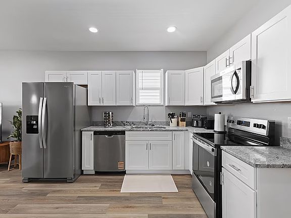4th image of 44 E Parkview Ave #A