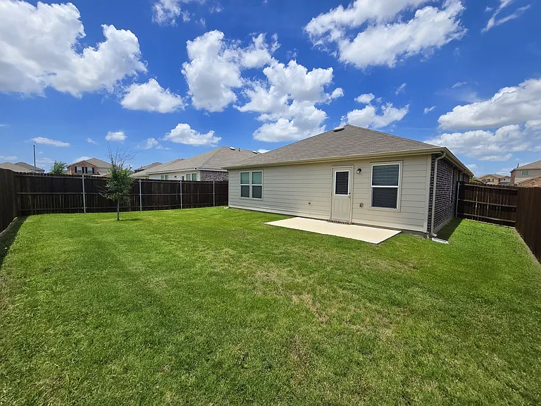 1049 Knightly Ln — Photo 17