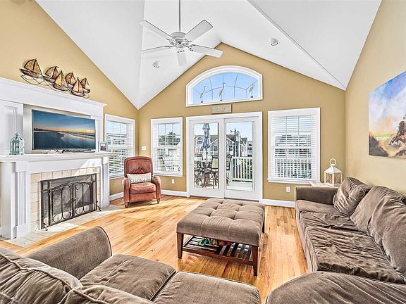 4th image of 137 59th St Unit East