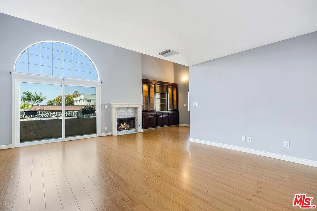 3 bed, 2.0 bath, 1482 sqft, $5,195 — Photo 1