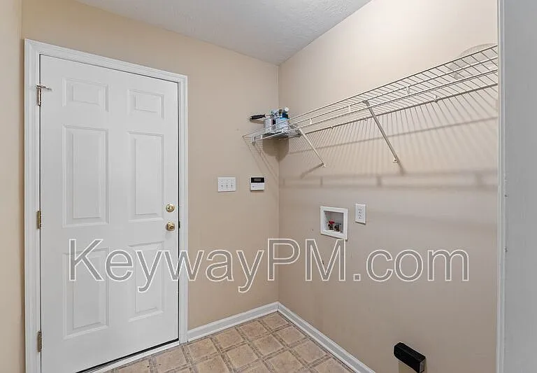 313 Elbrus Way — Photo 18