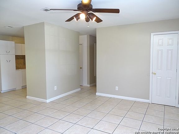 2nd image of 827 Stonegate Dr