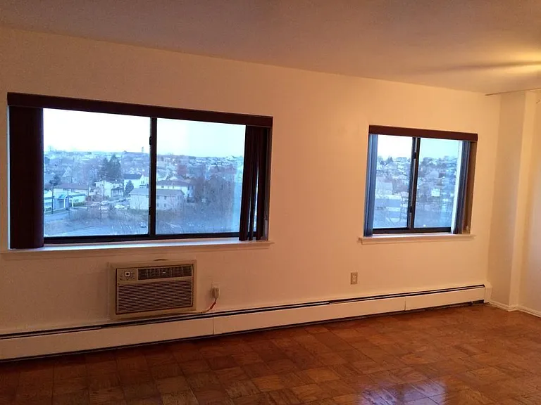 44 S Main St #6 — Photo 4