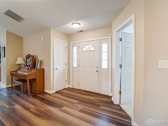 5th image of 929 Louise Dr
