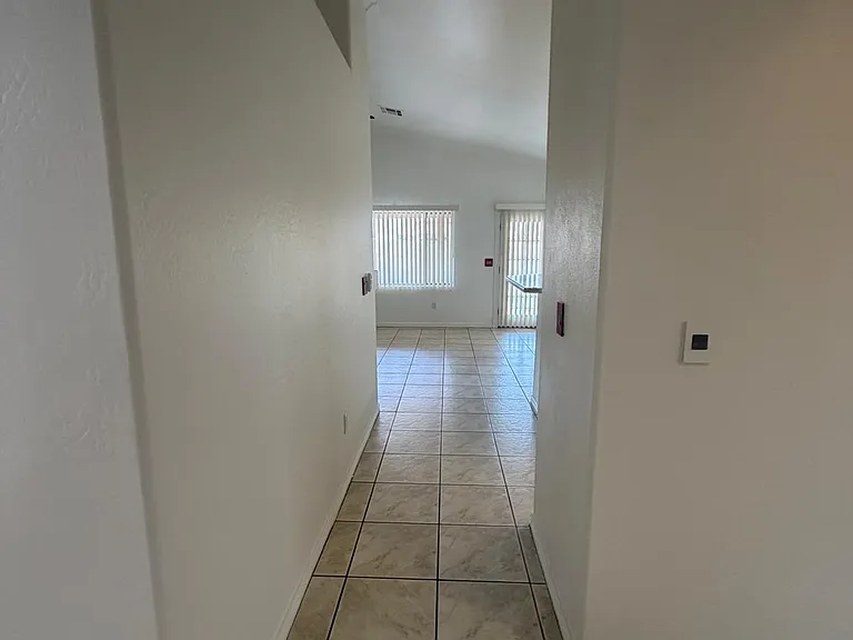 542 W Princeton Ave — Photo 12