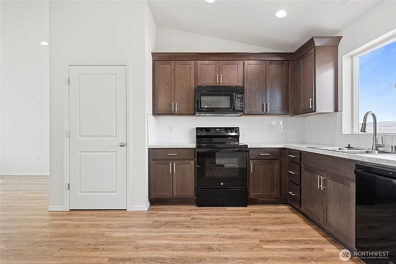 5th image of 207 Tawsha Street