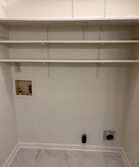 Washer/Dryer hook ups