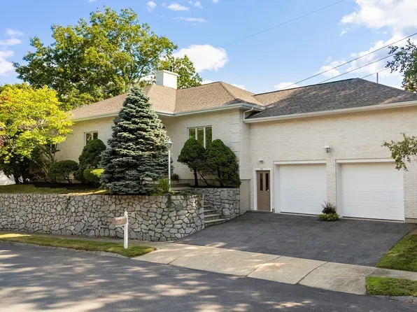 66 Nells Pond Rd, Lynn, MA 01904