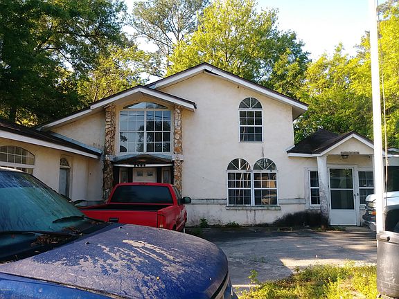 2nd image of 2604 Sandra Ln