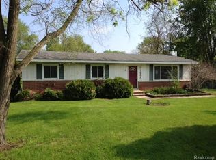 7253 Strawberry Lake Rd, Whitmore Lake, MI 48189