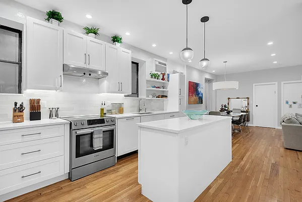 Sold by Bond New York | media 9