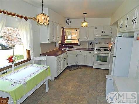 4th image of 119 E 35th St